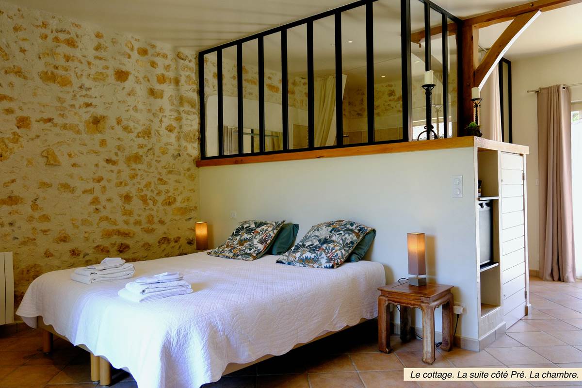 Champ de l'Hoste. Larzac. Suite côté pré. Intérieur.