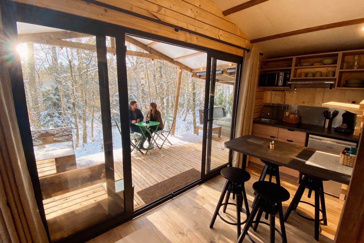 Séjour avec vue sur la forêt