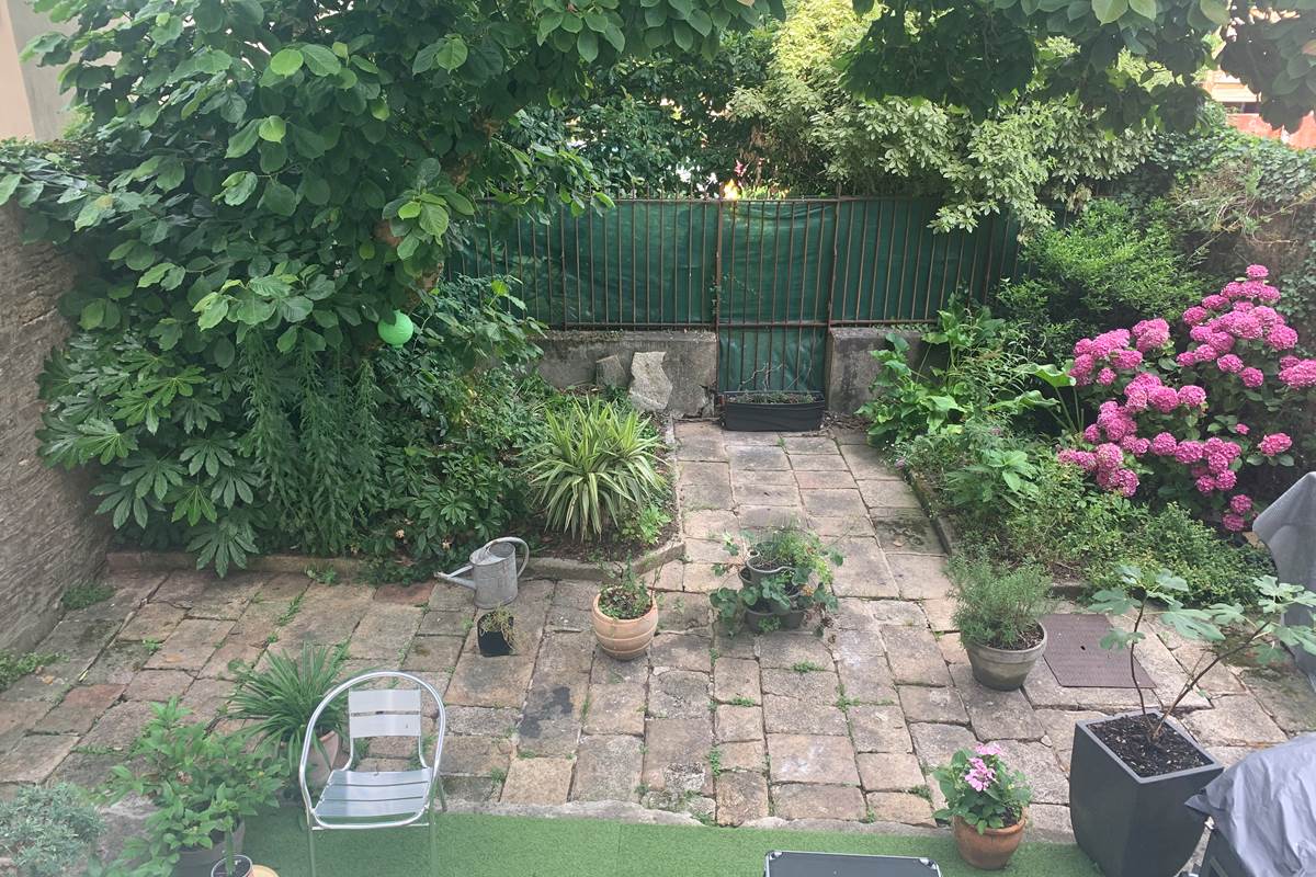 Vue du Patio de la chambre individuelle au Vintage à Quimperlé