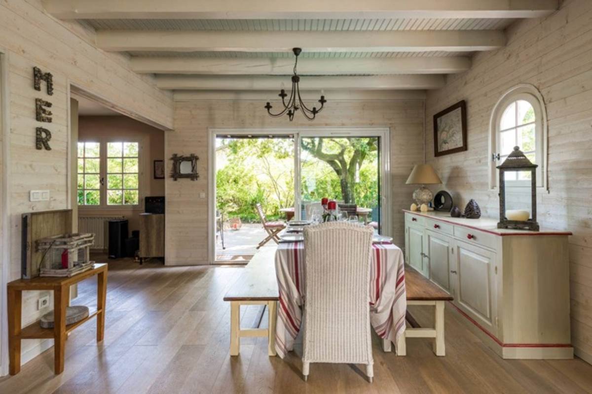 salle-a-manger-cap-ferret-villa-avec-jardin-sejour-en-famille.jpg