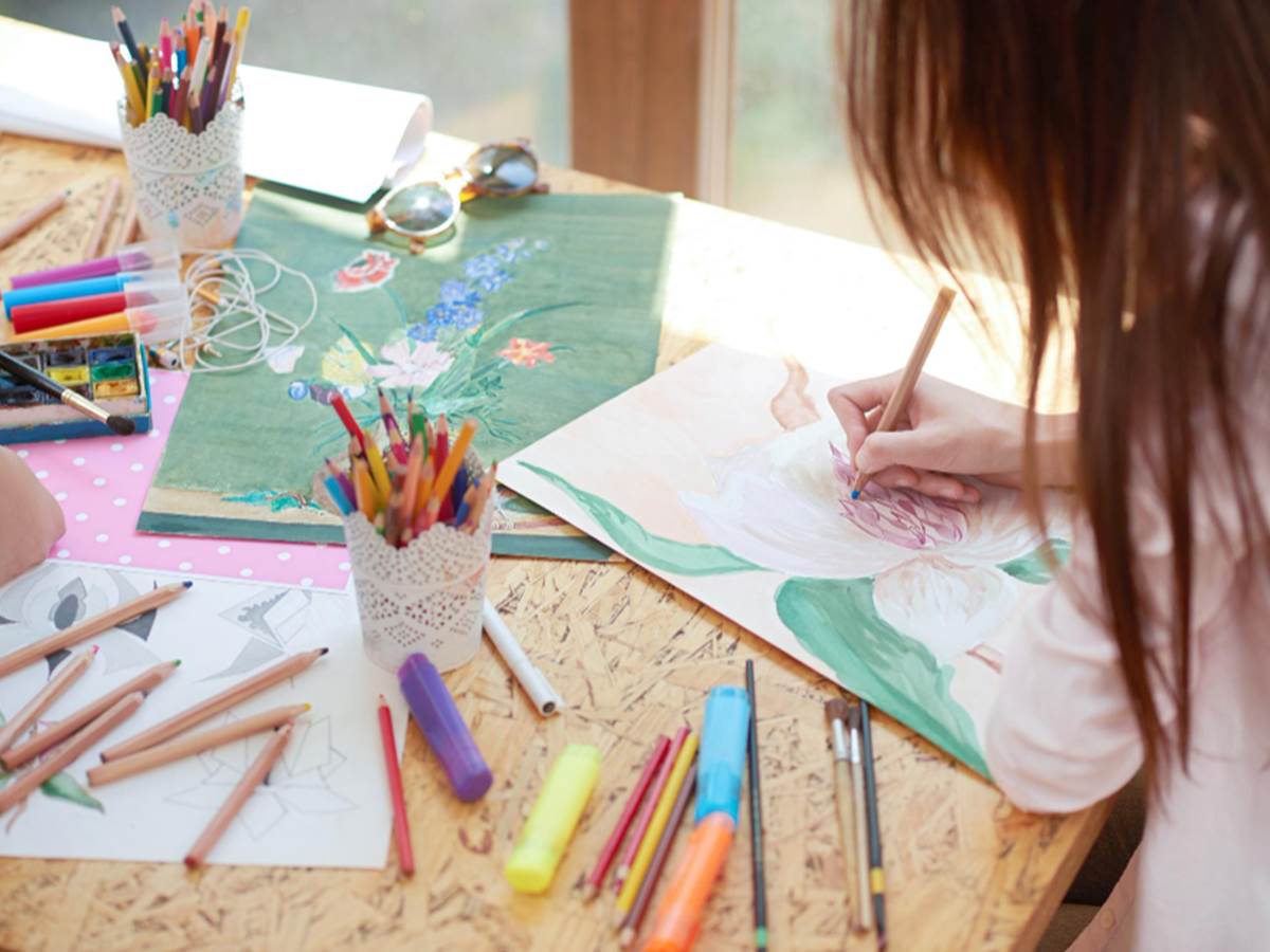 artist-painting-beautiful-flower-sheet-paper (1)-photo-gallery