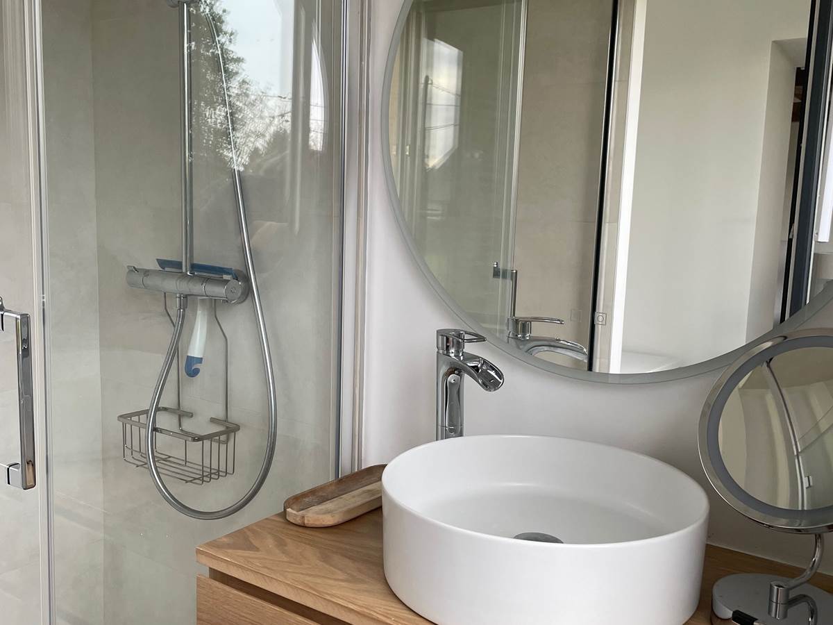 salle-deau-douche-chambre-king-chaumiere-tourville-en-auge-normandie