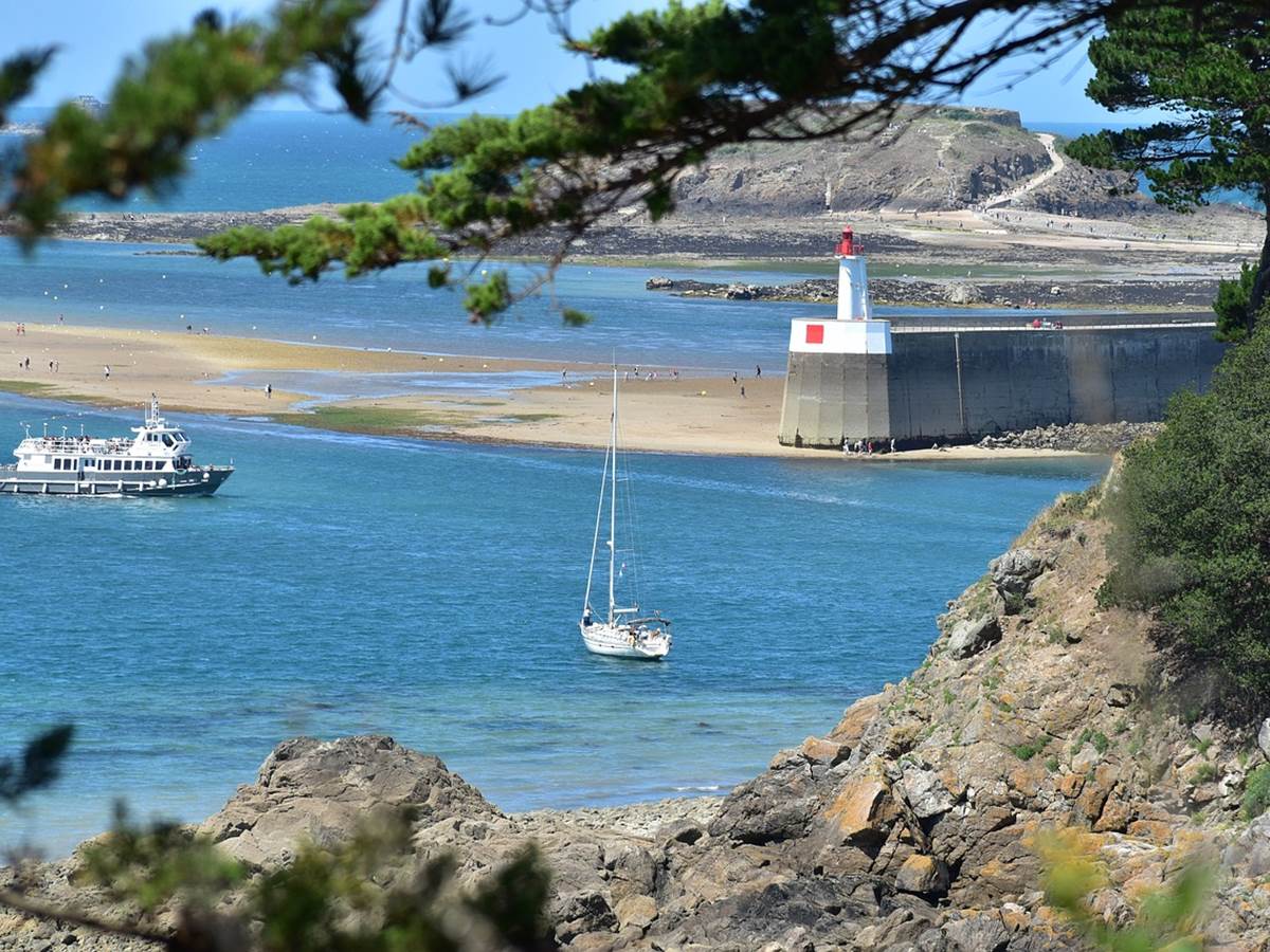 St Malo , vue du haut de la cité d'Aleth