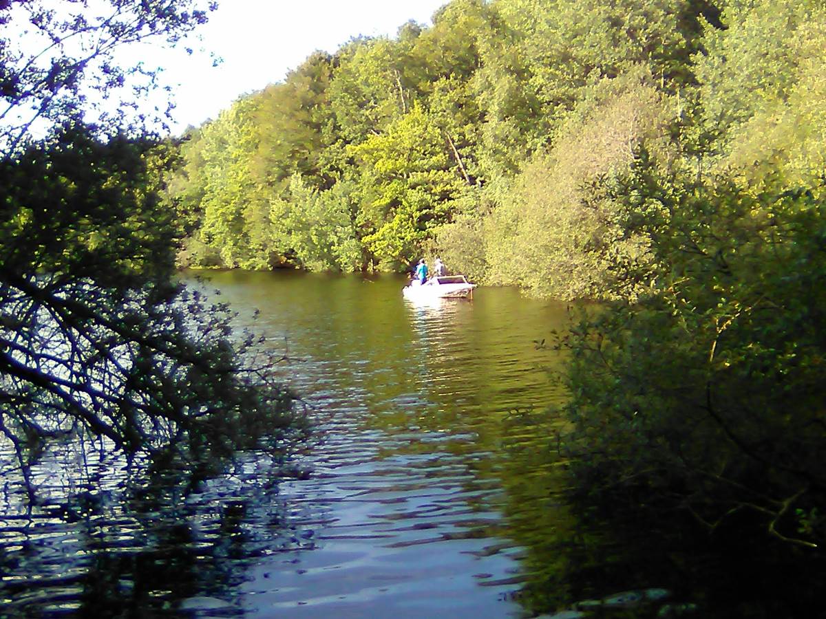 Des pêcheurs sur le lac