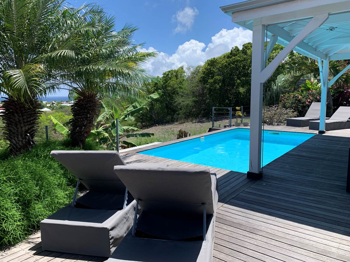 Terrasse extérieure et piscine