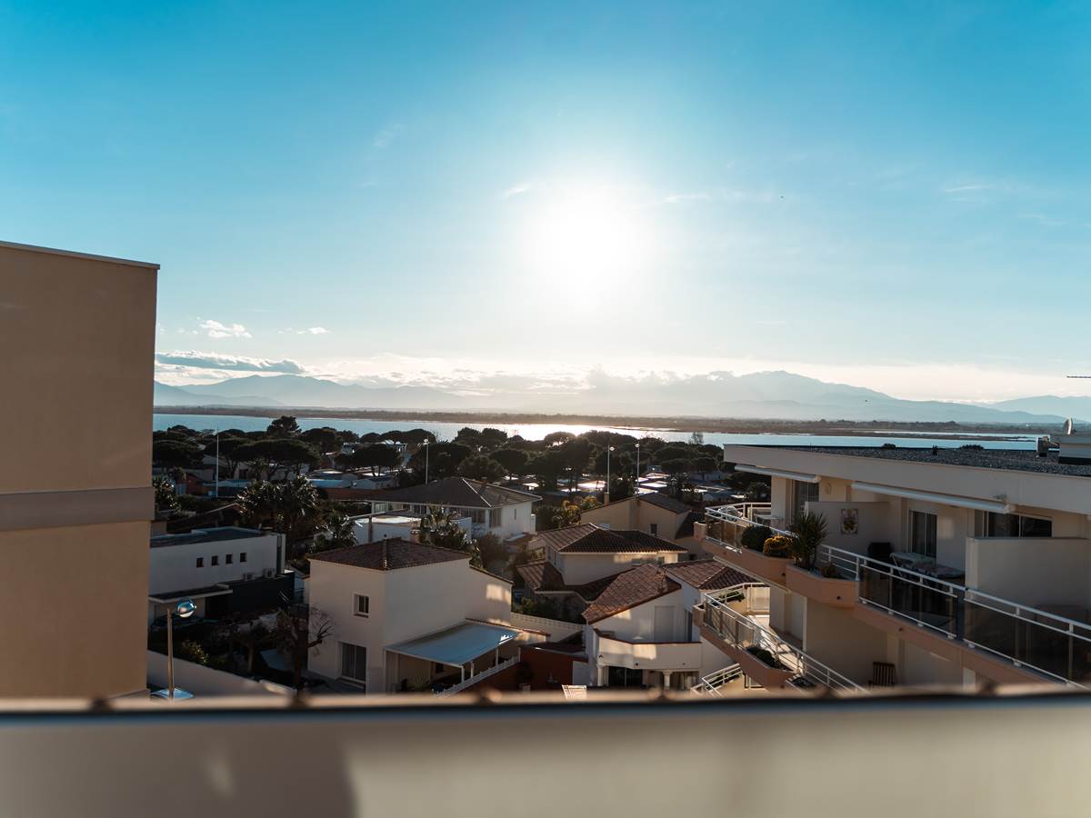 Montagne et étang-galerie