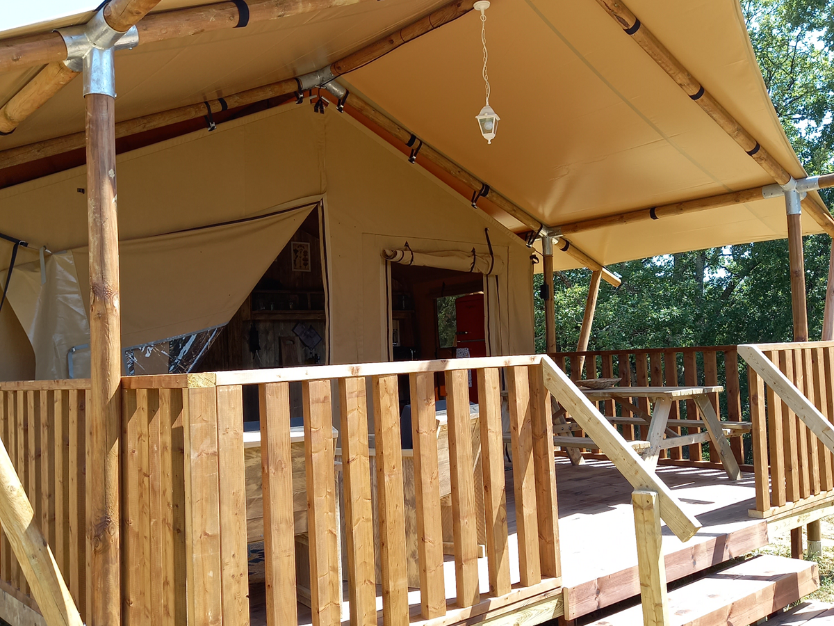 Eco lodge extérieur la Ferme du hitton Gers glamping