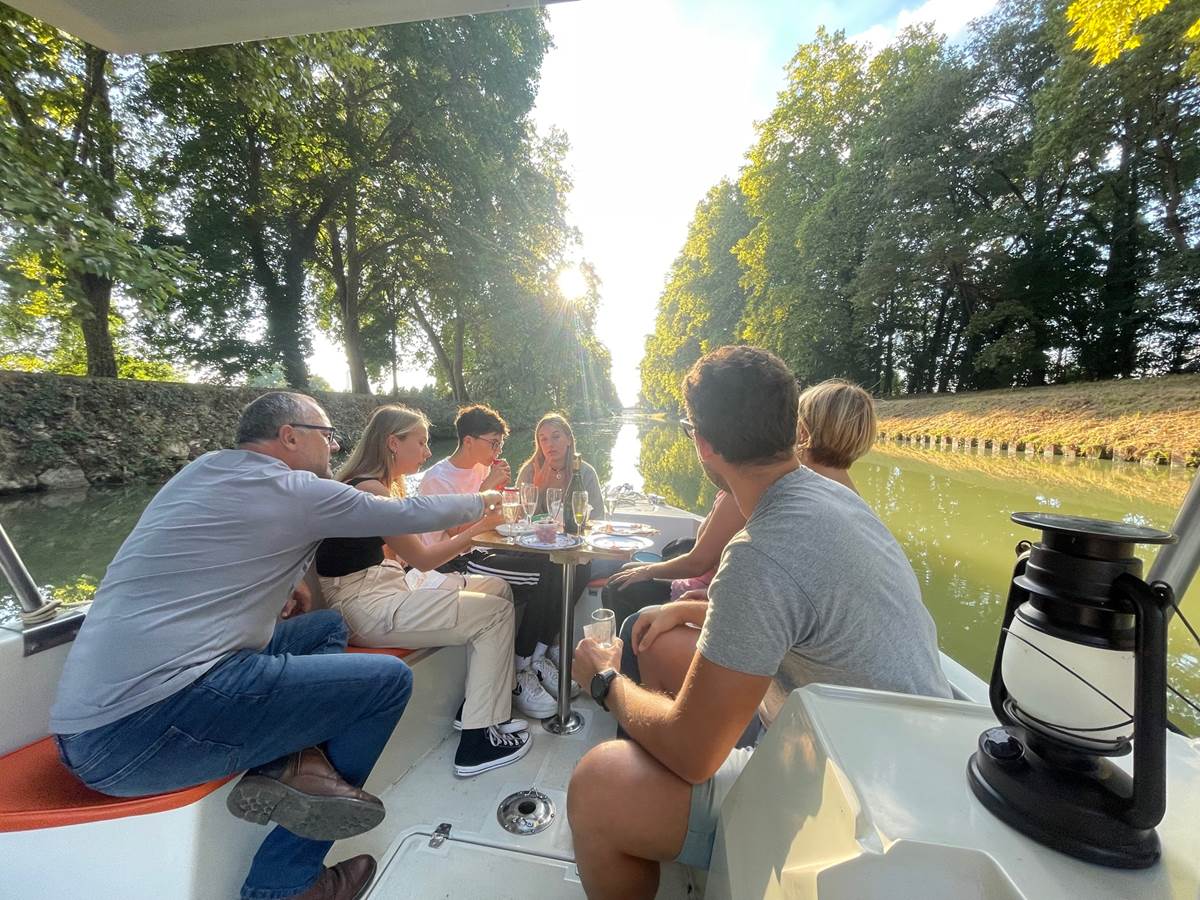 Croisière Apéro Sunset à Valence d'Agen à bord d'Helios Explorer