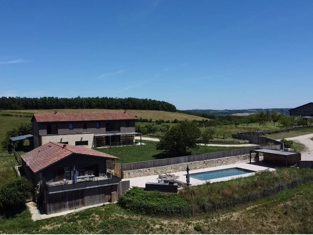 Hitton-séjours-nature-gîte-piscine