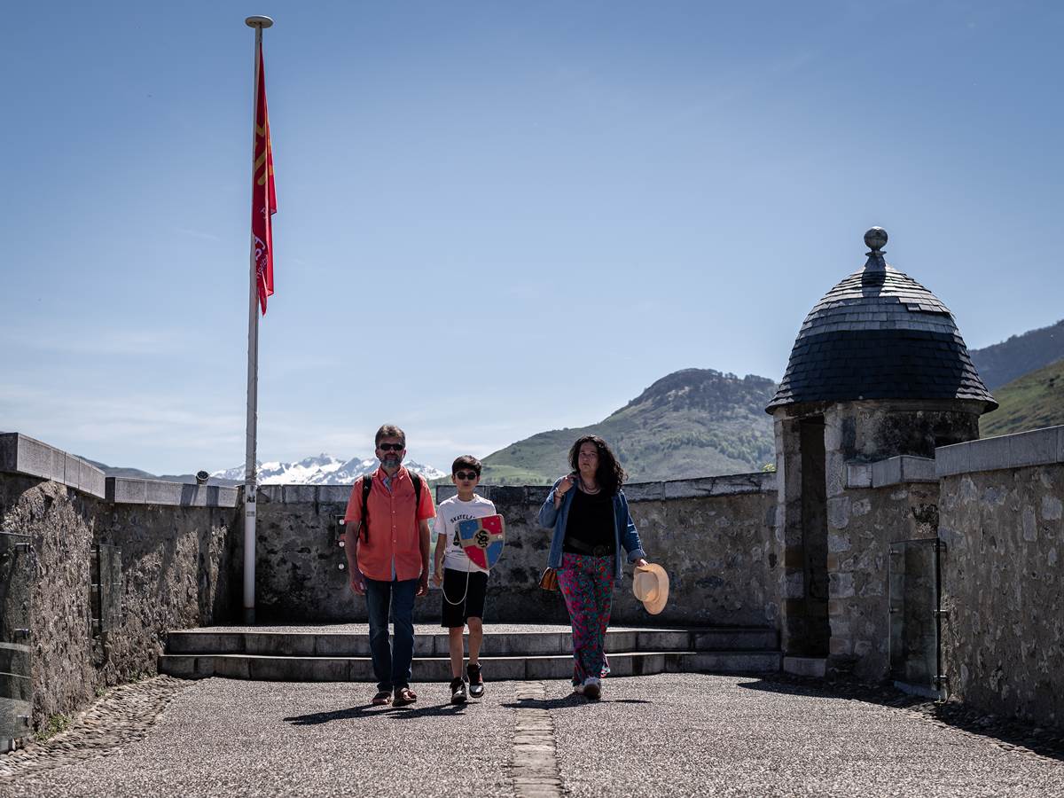 Chateau-fort-Lourdes-visite-Pyrénées-panorama-famille-Sanctuaire