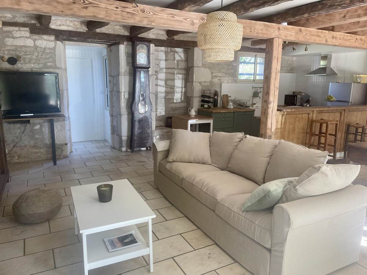 GÎTE ENJOY A LOT - Salon TV