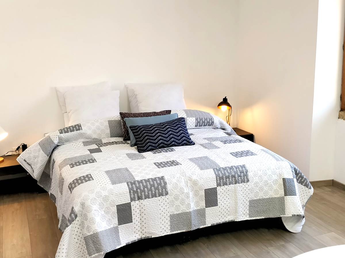 Lit queen size au 2eme étage