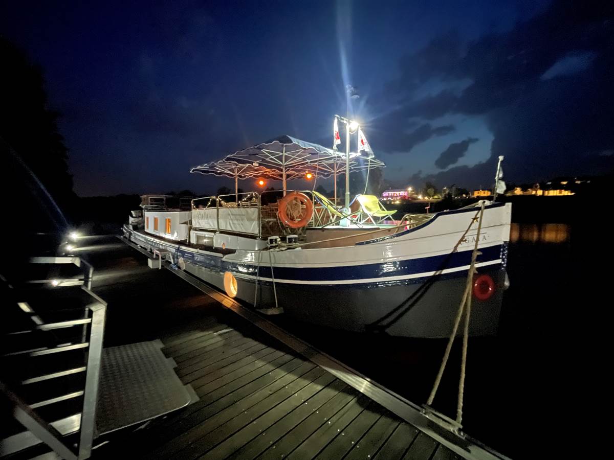 Gaïa amarré pour la nuit au Ponton de Sapiac