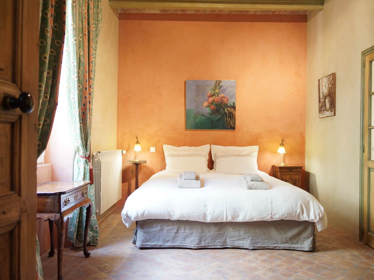 Maison en Provence  de charme - Chambre ocre beige et orange - Lapalud - Vaucluse