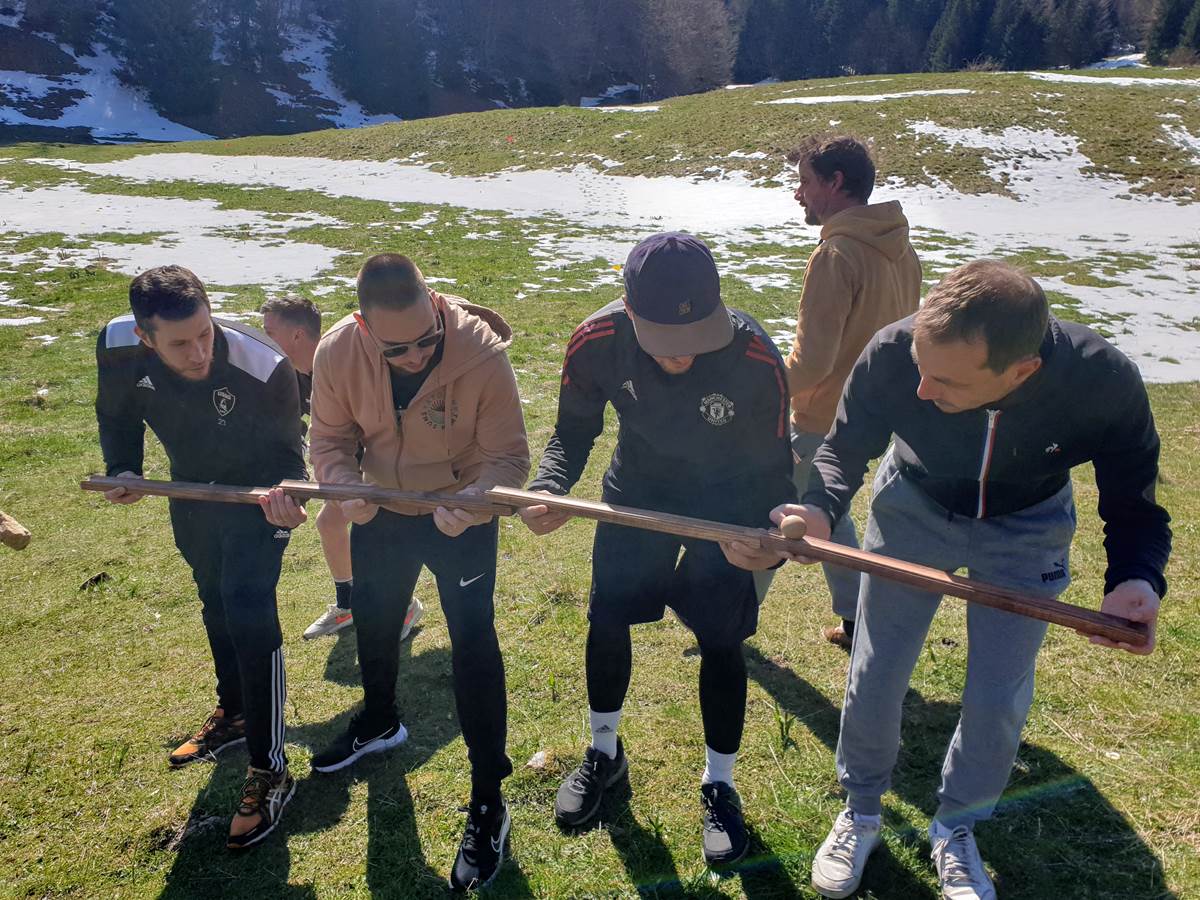 Activités coopératives et originales lors d'un EVG vers Annecy