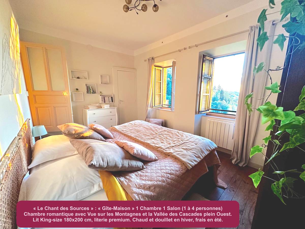 Gîte 1 : Vue sur la vallée des cascades plein ouest. Lit King-size premium 180 x 200 cm.