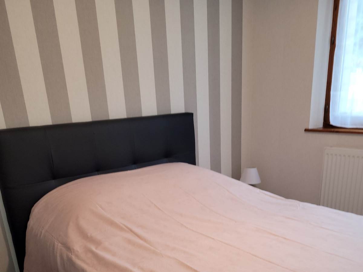 chambre 2 avec cabinet de toilette