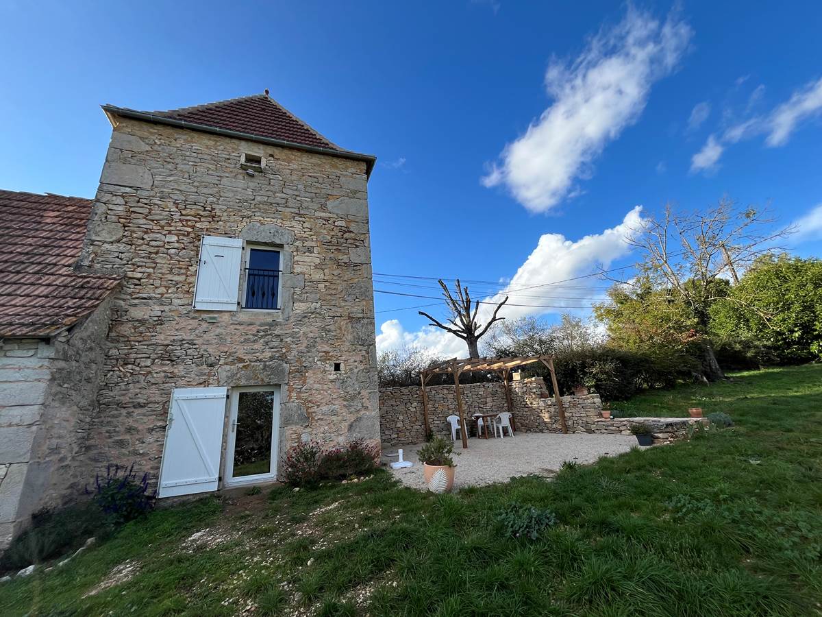 La tour pigeonnier (gîte insolite)