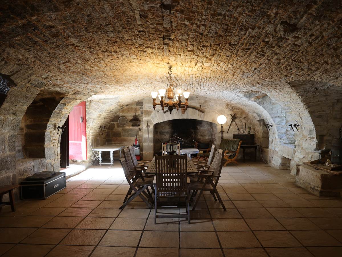 Chateau de Saint Chamarand, salle voutee, salle des gardes (3)
