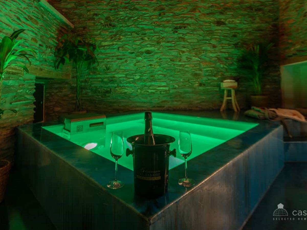 image-279798219bb0e44e6f19463d998f11c0b8a-xl