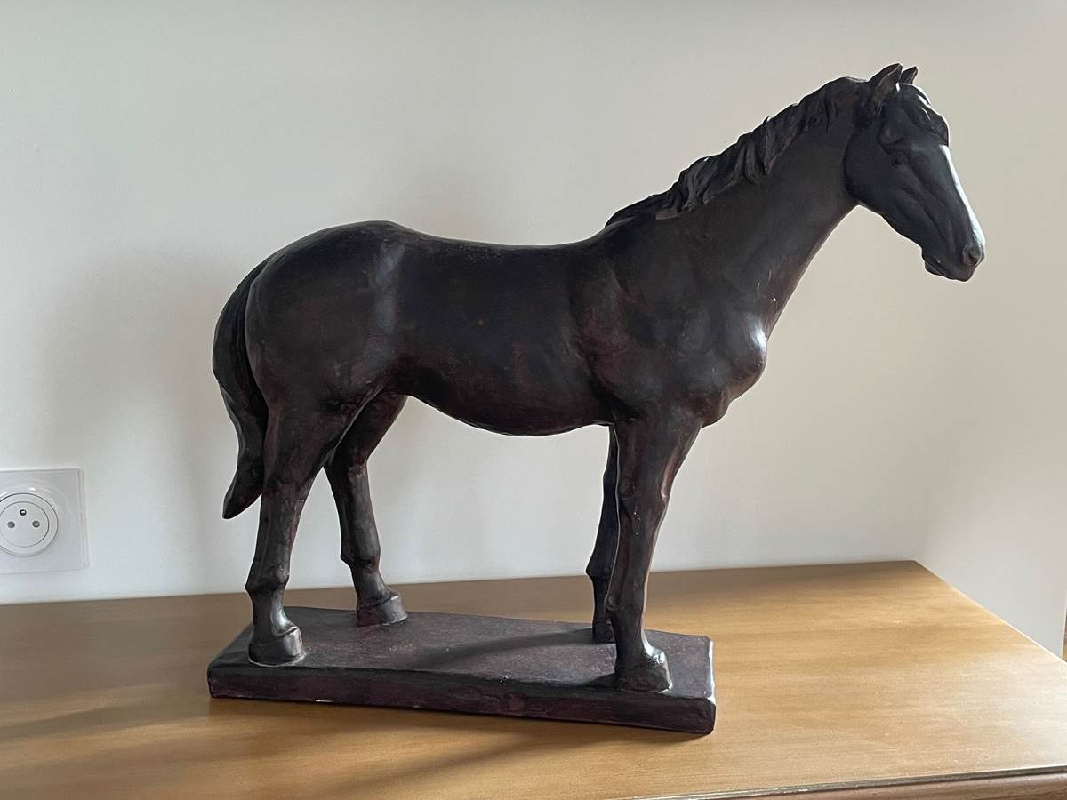 statue-cheval-chaumiere-tourville-en-auge-normandie