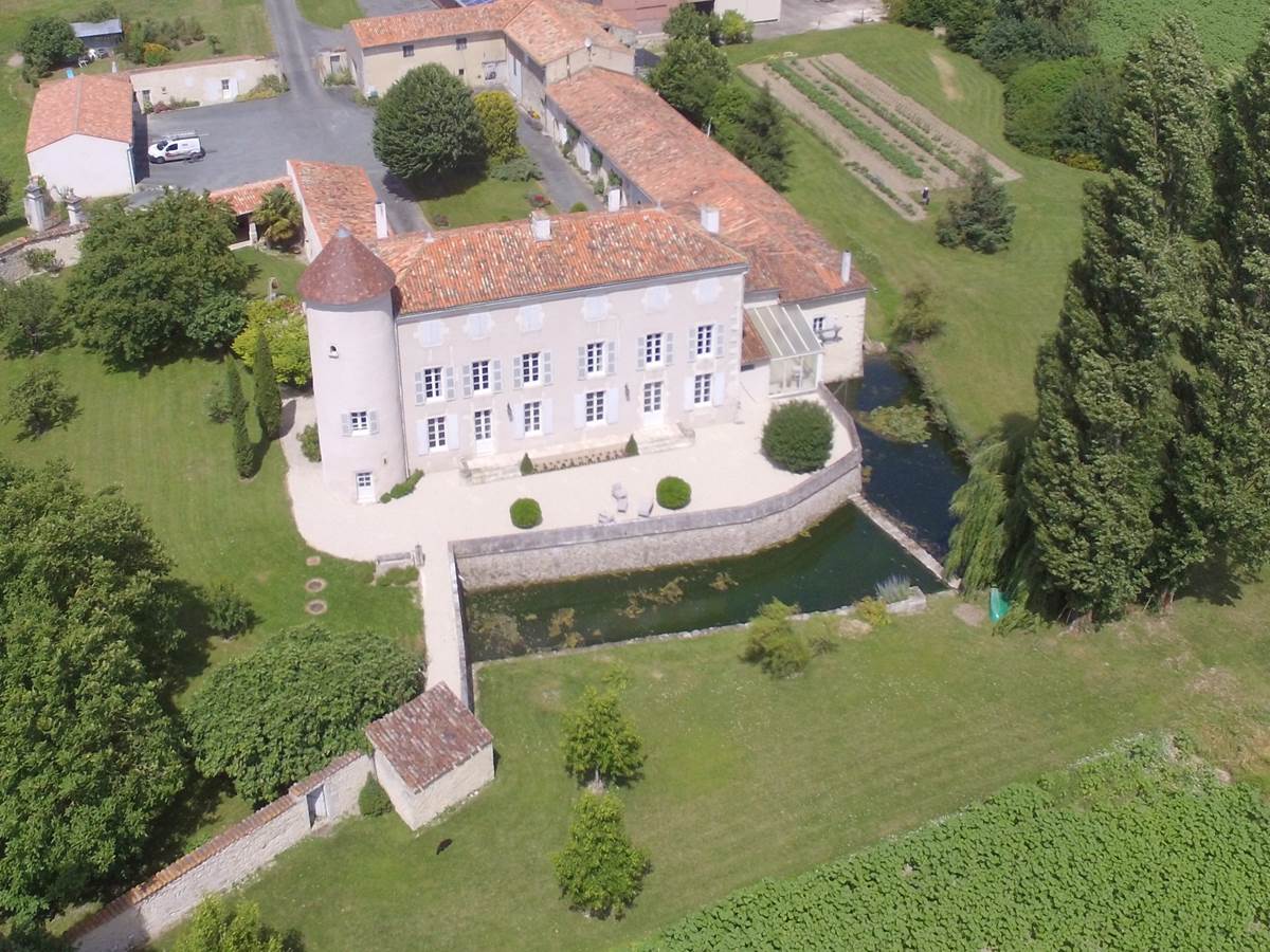 Château d'Annezay vue aérienne