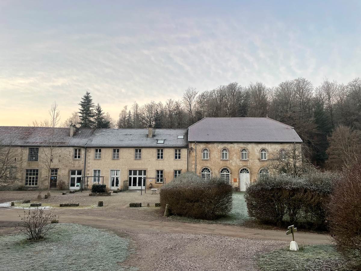 La nouvelle étamerie sous le ciel d'hiver