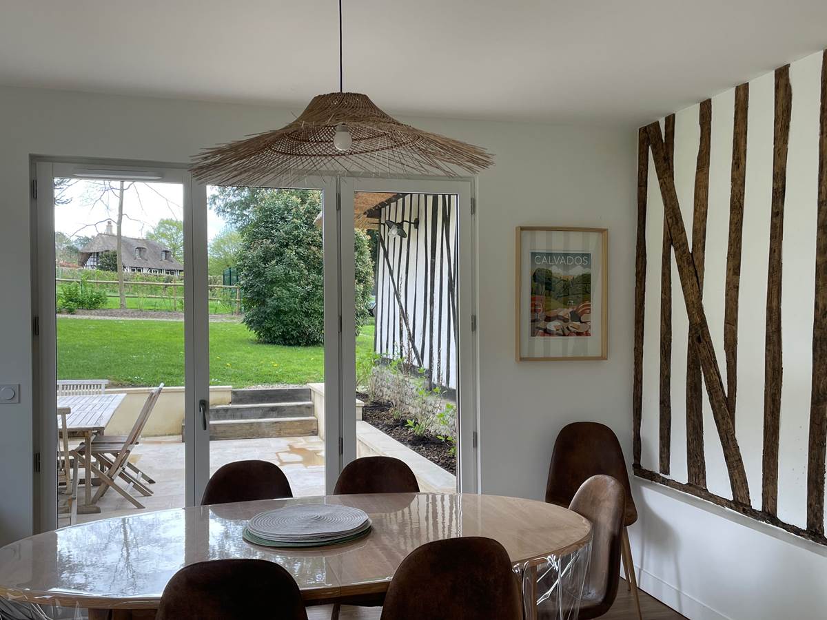 salon-de-jardin-dinatoire-chaumiere-tourville-en-auge-normandie