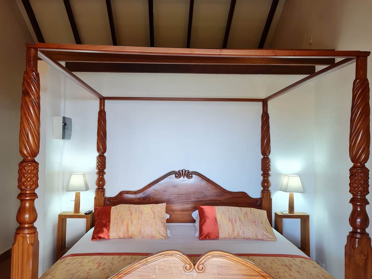 Chambre HIBISCUS, lit à Baldaquin