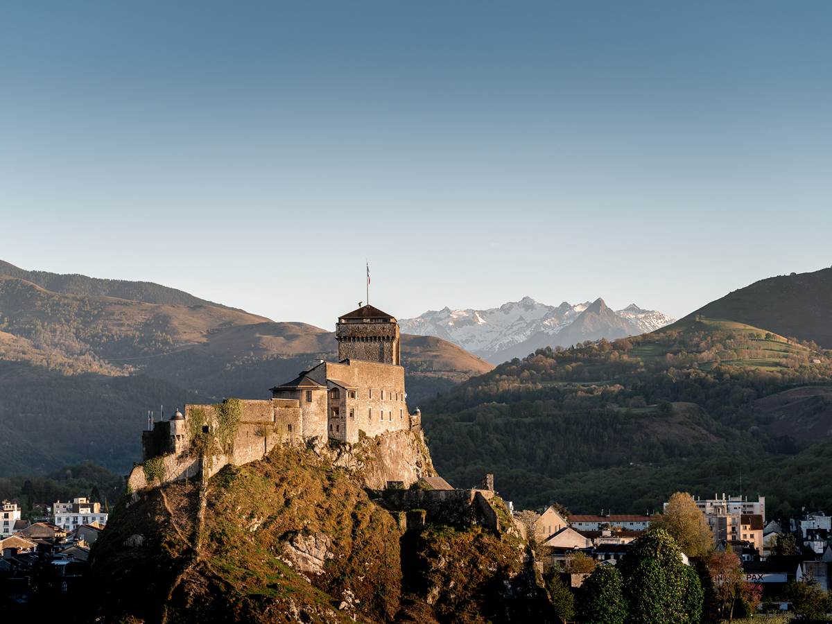 Chateau-Lourdes-Pyrénées-musée-jardin-vue-panorama