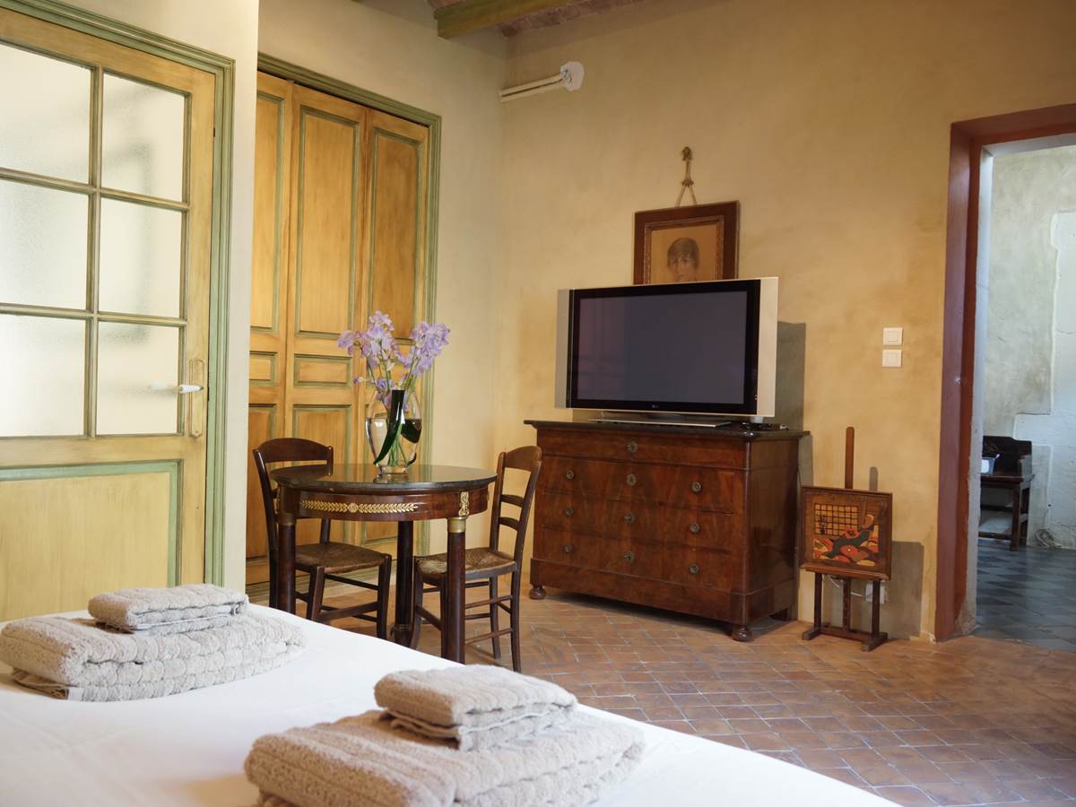Maison en Provence de charme  - Chambre ocre beige et orange - Lapalud - Vaucluse
