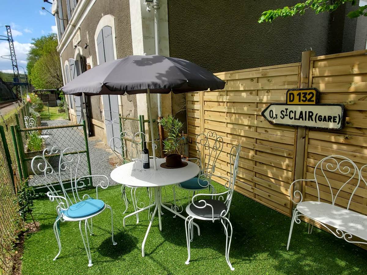 LA-GARE-ST-CLAIR-Salon-De-Jardin