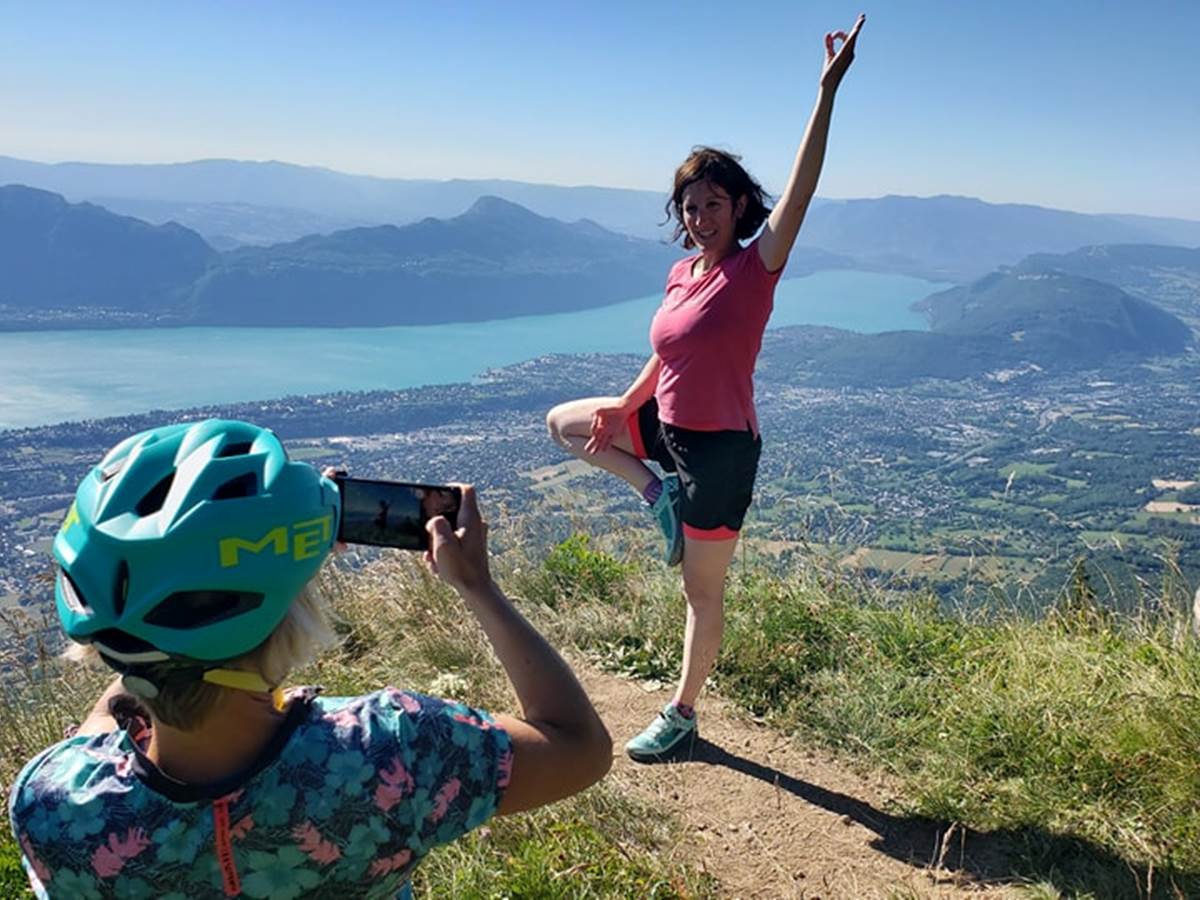 Vélo et Yoga lors d'un EVJF à Aix les Bains