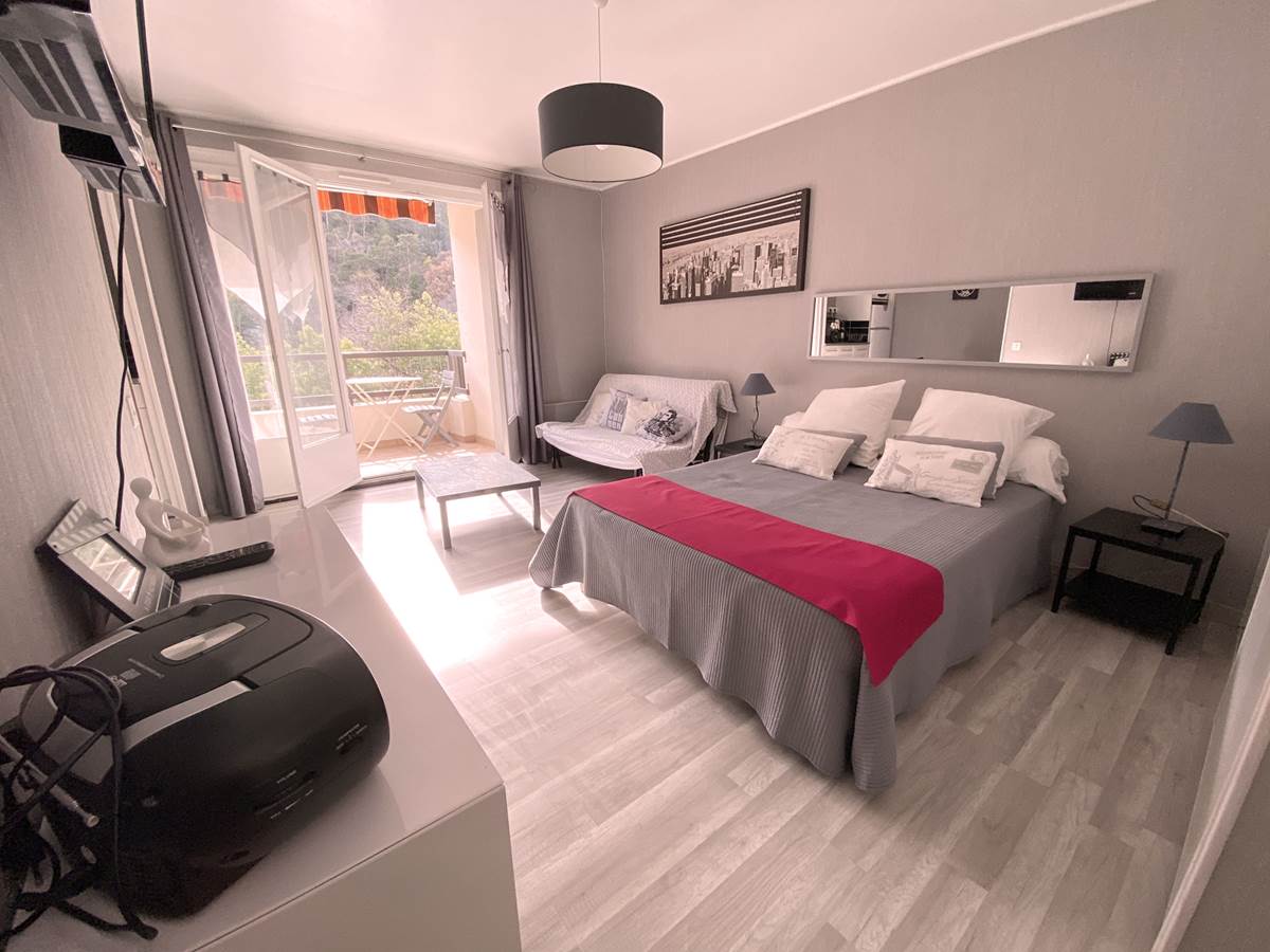 240-remy-lit-fenetre-1