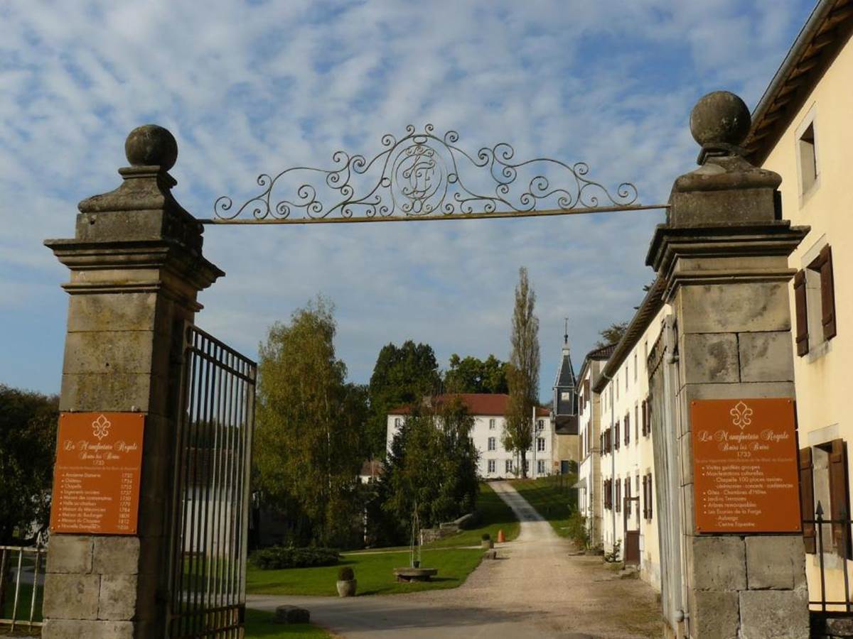 La Porte d'entrée de la Manufacture Royale de Bains