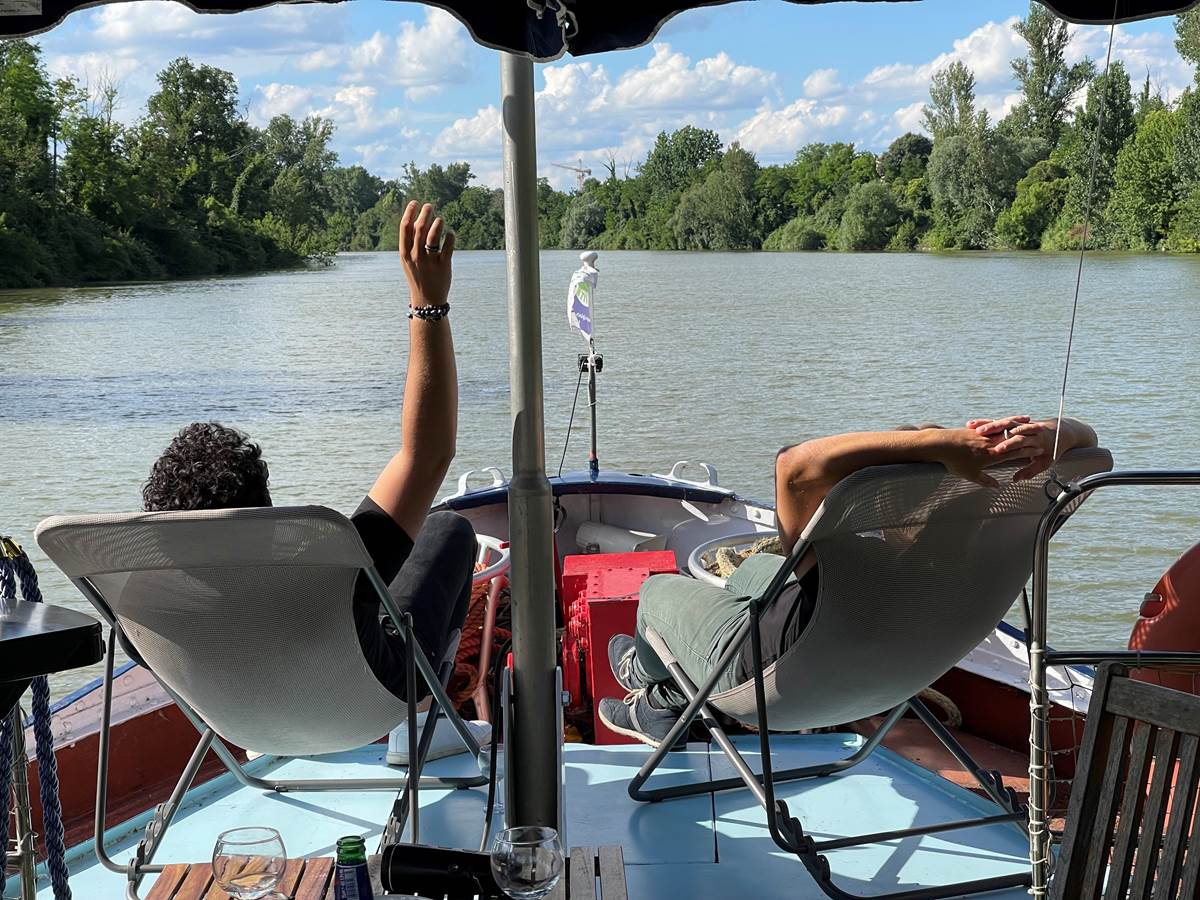 Moment farniente à la proue du Gaïa