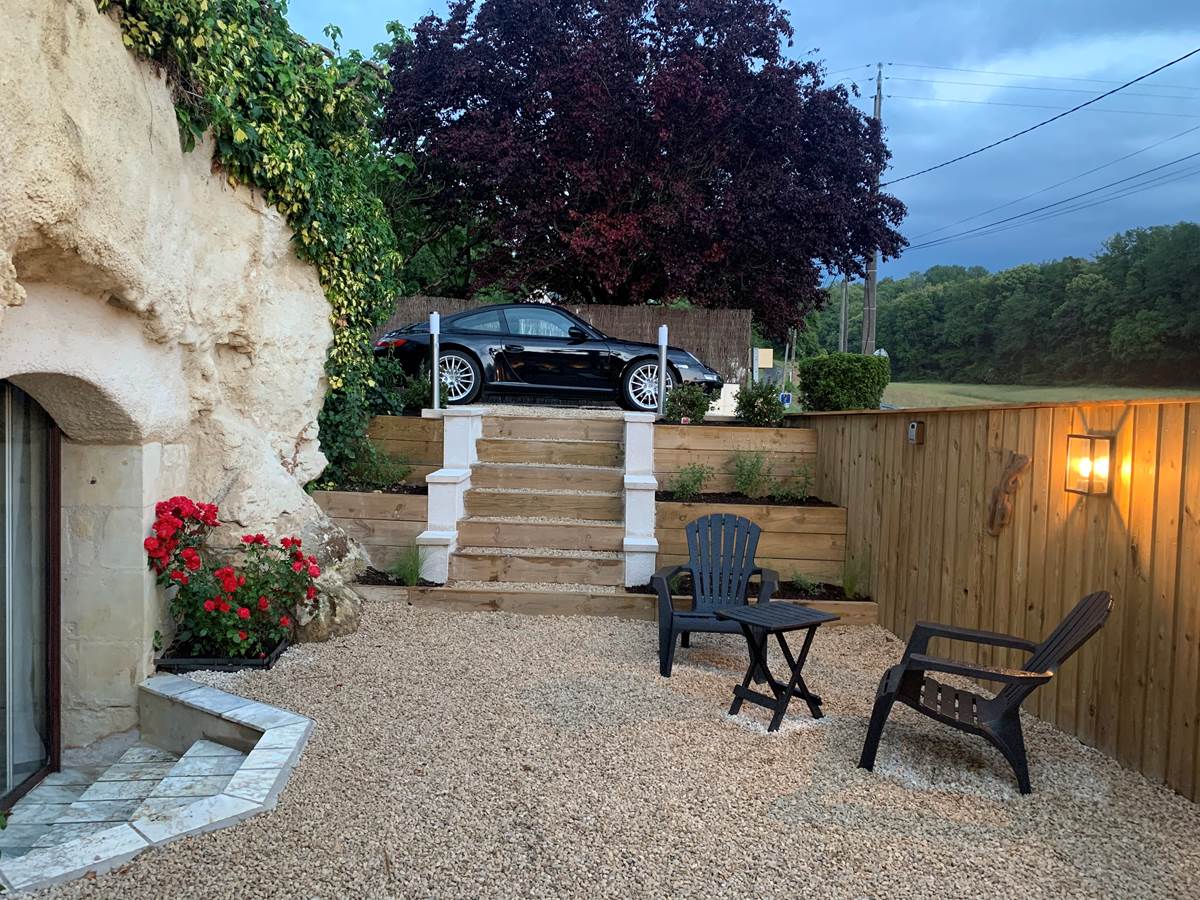 parking-prive-gite-spa-jacuzzi-touraine-chinon