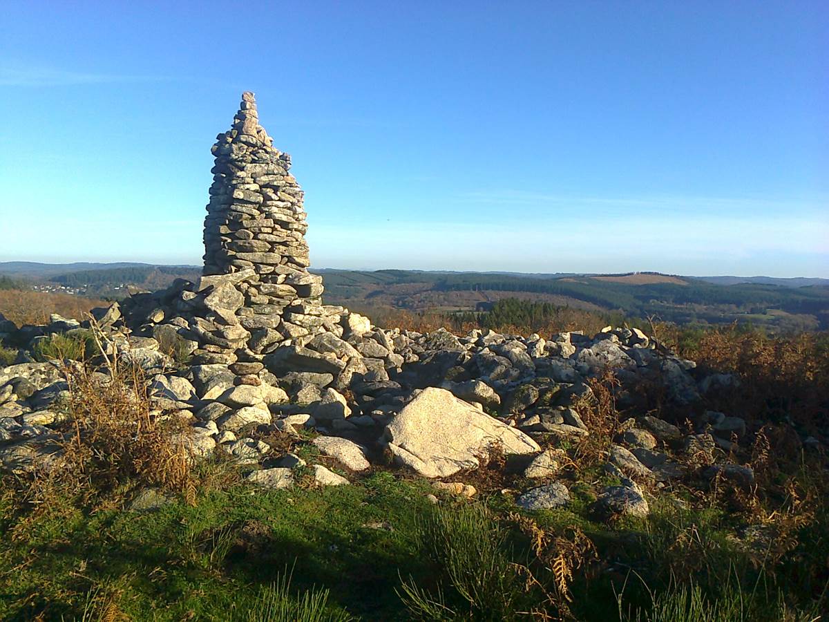 TUMULUS DU PUY LA BESSE (VUE PANORAMIQUE)