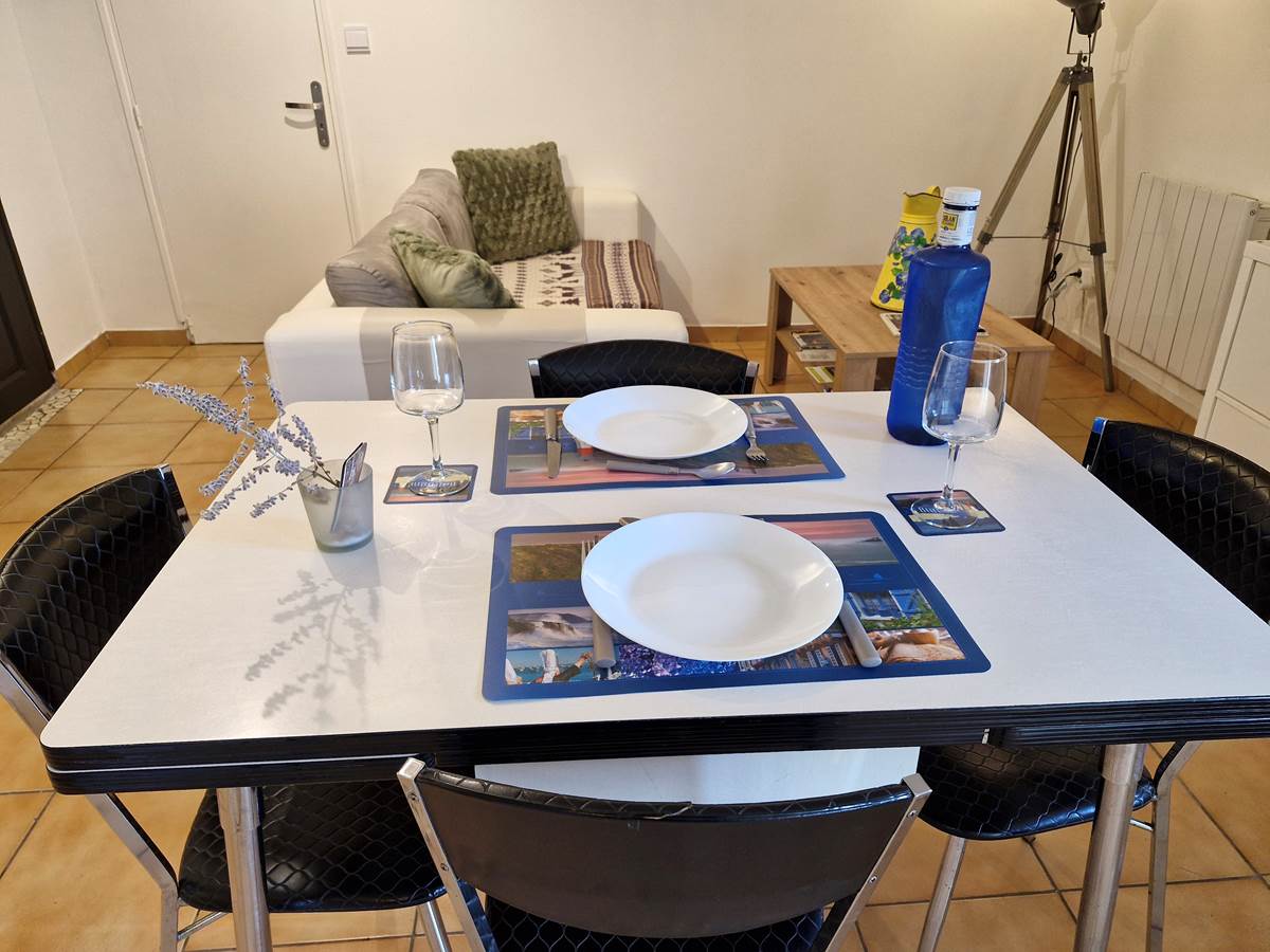 Coin repas. Sets de table à disposition-galerie