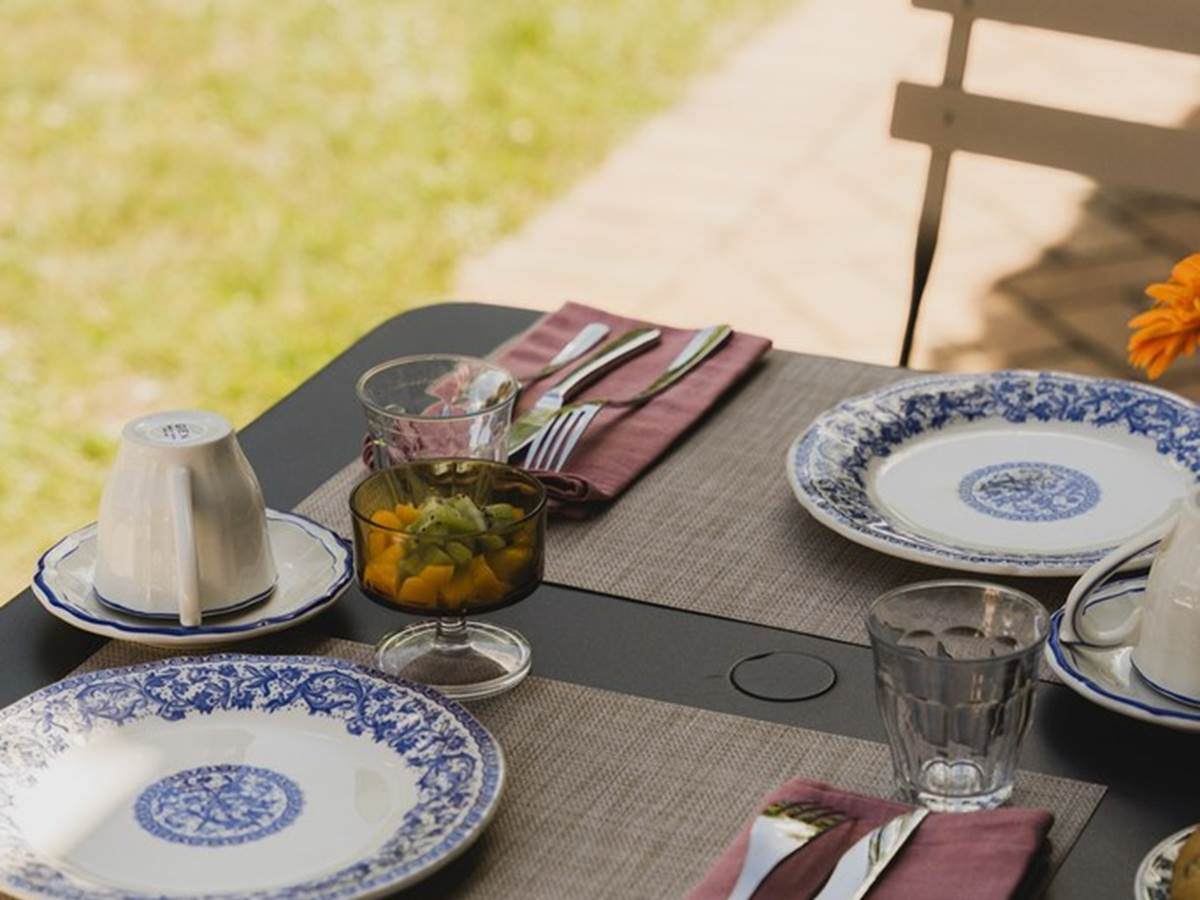 Un plaisir de prendre son petit dejeuner dans le parc