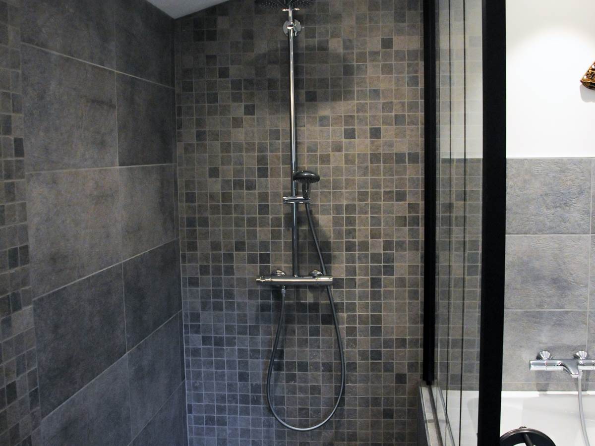 La Colombière : douche à l'italienne salle de bain Colombe Diamant
