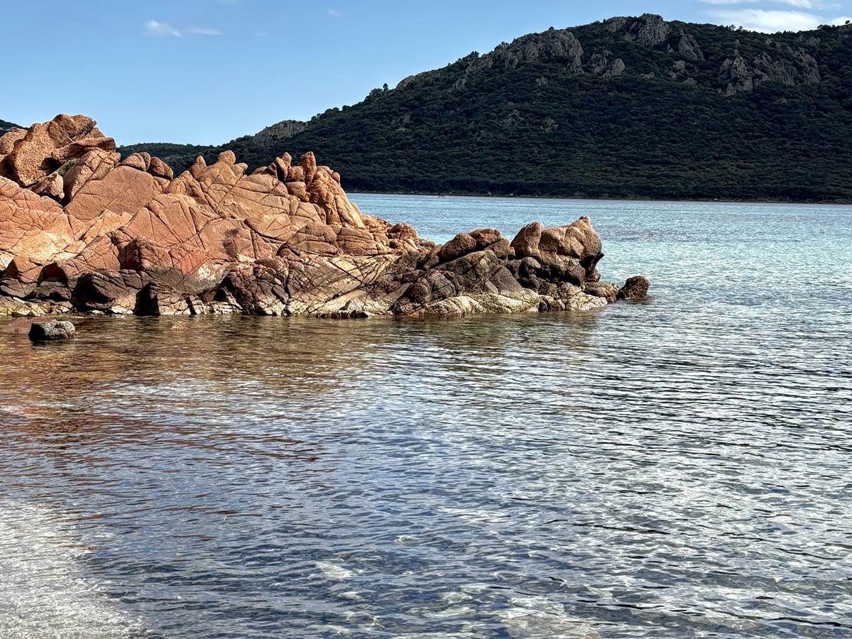rochers-eau-cristalline-cala-rossa
