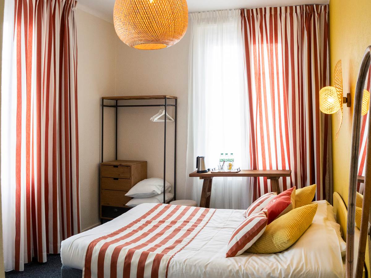 Hotel La Villa Rose Marie saint brevin océan chambre triple lit double lit simple grande douche petit déjeuner diner restaurant terrasse sous les pins