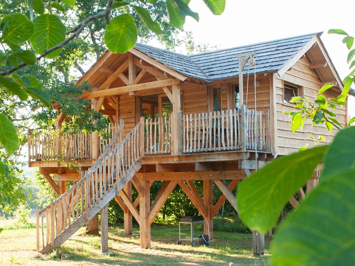 La Petite Cabane perchée INYAQAB Cause de Clérans Dordogne Périgord