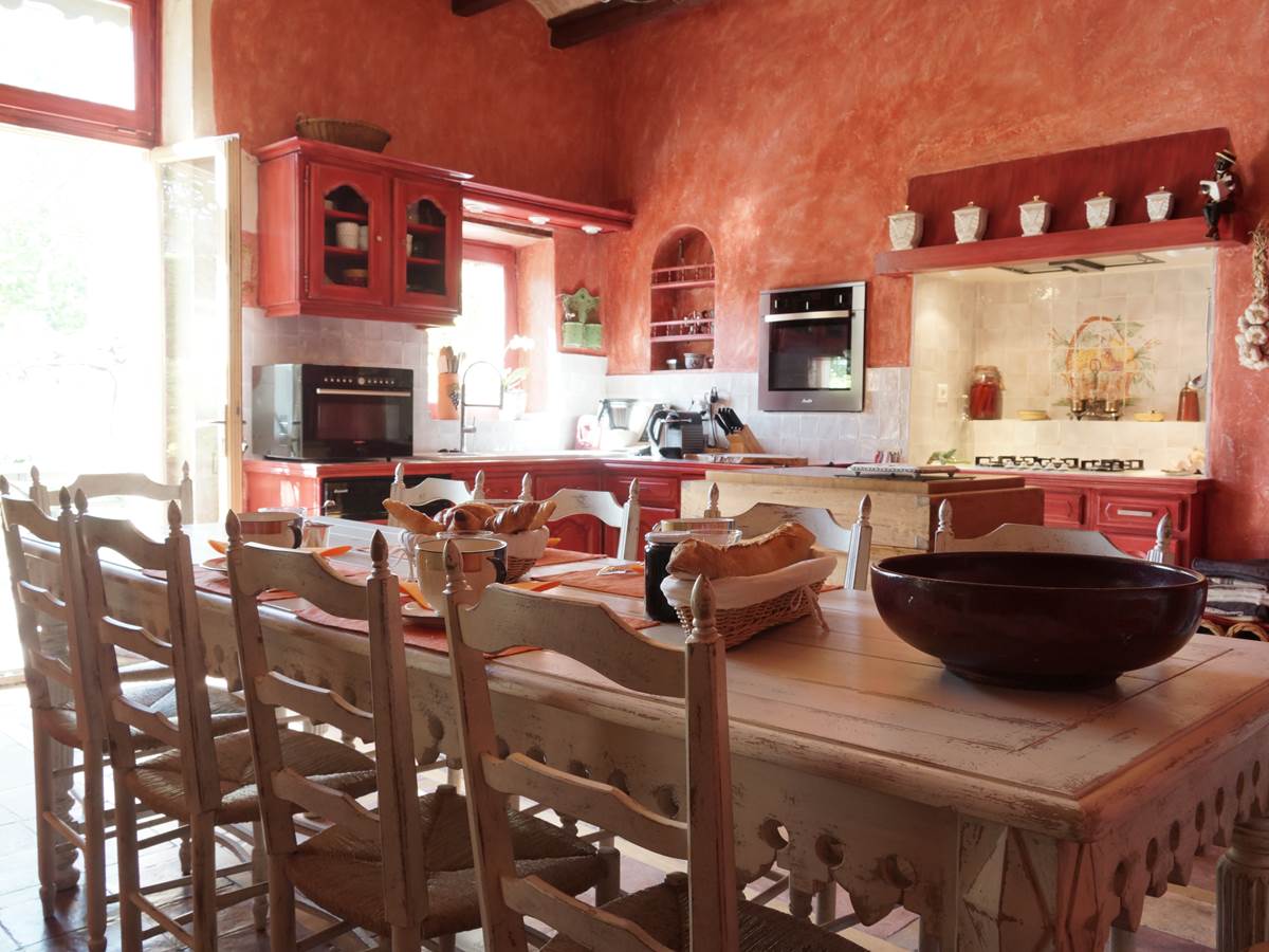 Maison en Provence de charme  - Cuisine Ocre rouge  - Lapalud - Vaucluse