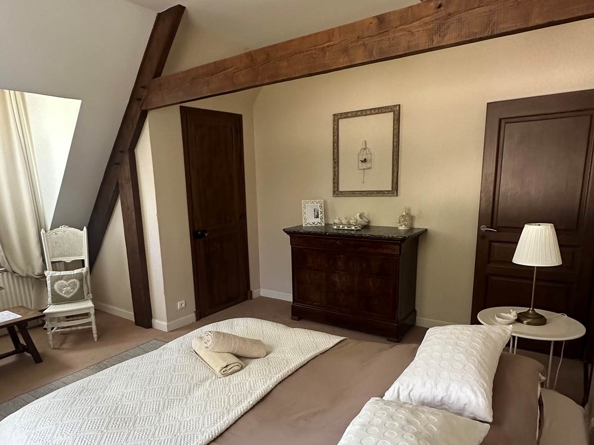 la chambre Lilas blanc avec lit bébé