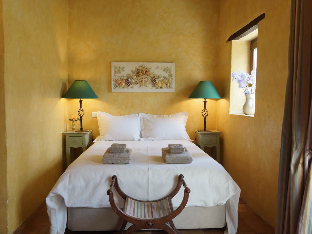 Chambre en Provence avec sa salle de bain Vaucluse