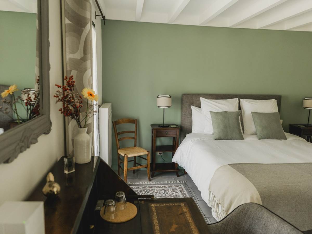 La chambre tilleul décoré avec élégance et chic