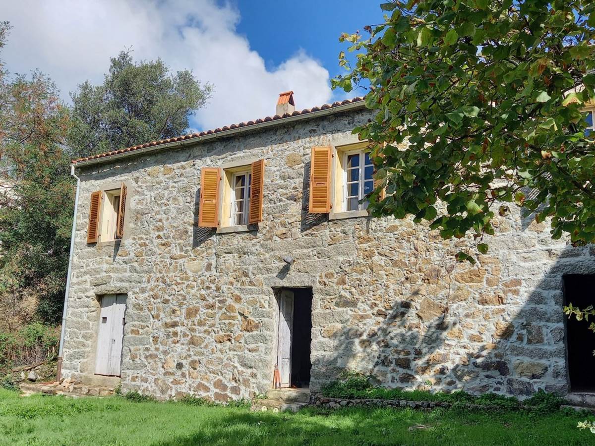 une maison corse typique