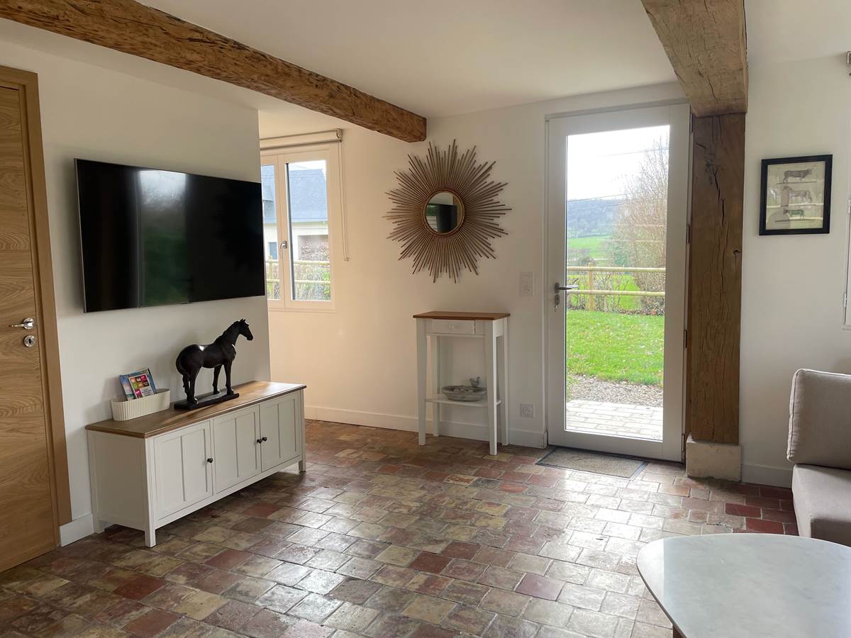entree-salon-tv-chaumiere-tourville-en-auge-normandie